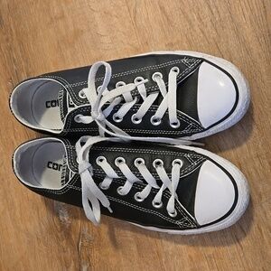 Converse Black Leather Low-Top Sneakers Women's 7 Men's 5
